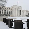 Fed giữ nguyên lãi suất cơ bản, tiếp tục cắt giảm gói cứu trợ