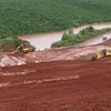 Kịp thời khắc phục sự cố vỡ đê hồ thải quặng của Bauxite Tân Rai