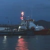 Cứu hộ tàu cá của ngư dân Bình Định từ Trường Sa vào bờ an toàn