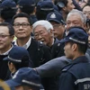 Các thủ lĩnh biểu tình ở Hong Kong đã tới đồn cảnh sát đầu thú