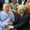 Tổng Bí thư Nguyễn Phú Trọng thăm, tặng quà cán bộ lão thành cách mạng