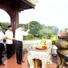 Dâng hương tưởng niệm các anh hùng liệt sỹ tại Quảng Trị
