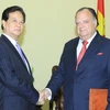 Thủ tướng Nguyễn Tấn Dũng tiếp Đại sứ Peru Carlos Berninzon 