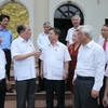 Chủ tịch Quốc hội Nguyễn Sinh Hùng tiếp xúc cử tri Hà Tĩnh