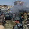 Lực lượng chức năng Afghanistan làm nhiệm vụ tại hiện trường một vụ đánh bom ở Kabul. (Nguồn: AFP/TTXVN)