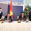 Thủ tướng Nguyễn Tấn Dũng ký Hiệp định Thương mại tự do giữa Việt Nam và Liên minh Kinh tế Á-Âu. (Ảnh: Đức Tám/TTXVN)