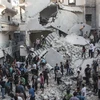 Cảnh đổ nát sau các cuộc không kích tại thành phố Aleppo, miền bắc Syria ngày 30/5. (Nguồn: AFP/TTXVN)