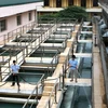 Sản xuất nước sạch ở Công ty kinh doanh nước sạch Hà Nội. (Ảnh: Bùi Tường/TTXVN.)