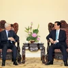 Thủ tướng Nguyễn Tấn Dũng tiếp ông Tayeb Louh, Bộ trưởng Bộ Tư pháp Algeria đang có chuyến thăm và làm việc tại Việt Nam. (Ảnh: Đức Tám/TTXVN)