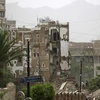 Cảnh đổ nát của thành cổ Sanaa sau vụ oanh tạc của liên quân ngày 12/6. (Nguồn: AFP/TTXVN)