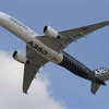 Máy bay Airbus A350 trình diễn tại triển lãm hàng không quốc tế Paris. (Nguồn: AFP/TTXVN)
