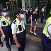 Cảnh sát Hàn Quốc trong chiến dịch ngăn chặn MERS lây lan ở thủ đô Seoul ngày 23/6. (Nguồn: AFP/TTXVN)