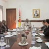 Đại sứ Nguyễn Văn Trung gặp và làm việc với Bộ trưởng Bộ Nội vụ Mozambique. (Ảnh: Đại sứ quán Việt Nam tại Mozambique)