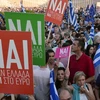 Hàng chục nghìn người tuần hành ủng hộ kế hoạch kinh tế khắc khổ tại Athens ngày 3/7. (Nguồn: AFP/TTXVN)