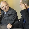 Bộ trưởng Tài chính Đức Wolfgang Schaeuble (trái) và người đồng cấp Hy Lạp Yanis Varoufakis trong cuộc gặp tại Berlin ngày 5/2. (Nguồn: AFP/TTXVN)