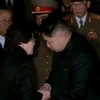 Ông Kim Jong-Un tiếp bà Lee Hee-ho tới viếng Nhà lãnh đạo Triều Tiên Kim Jong-Il năm 2011. (Nguồn: Yonhap/TTXVN)