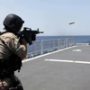Hải quân Mỹ và Trung Quốc tham gia diễn tập trên Vịnh Aden ngày 25/8/2013. (Nguồn: THX/TTXVN)