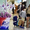 Khách du lịch đeo khẩu trang để phòng tránh lây nhiễm MERS tại thủ đô Seoul, Hàn Quốc ngày 17/6/2015. (Nguồn: AFP/TTXVN)