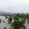 Mưa lớn khiến nước dâng cao tại hồ Công viên phường Quang Trung, thành phố Uông Bí. (Ảnh: Nguyễn Hoàng/TTXVN)