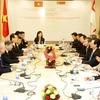 Thủ tướng Nguyễn Tấn Dũng dự tọa đàm bàn tròn với các doanh nghiệp hàng đầu Singapore. (Ảnh: Đức Tám/TTXVN)