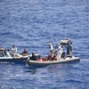 Hải quân Italy cứu những người di cư trên biển Địa Trung Hải. (Nguồn: AFP/TTXVN)