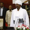 Tổng thống Sudan Omar al-Bashir (giữa) tại cuộc họp Quốc hội về tiến trình đối thoại quốc gia ở thủ đô Khartoum ngày 20/8. (Nguồn: AFP/TTXVN)