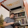 Một thư viện mini từ buồng điện thoại cũ tại Séc. (Nguồn: AFP/TTXVN)