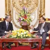 Phó Thủ tướng Nguyễn Xuân Phúc tiếp ngài Houdou Nakamura,Thống đốc tỉnh Nagasaki, Nhật Bản sang thăm và làm việc tại Việt Nam. (Ảnh: Phương Hoa/TTXVN)