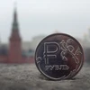 Hình ảnh đồng ruble tại trung tâm thủ đô Moskva ngày 6/11/2014. (Nguồn: AFP/TTXVN)