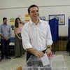 Cựu Thủ tướng Hy Lạp Alexis Tsipras bỏ phiếu tại điểm bầu cử ở thủ đô Athens ngày 20/9. (Nguồn: Reuters/TTXVN)
