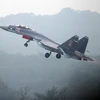 Máy bay chiến đấu Sukhoi SU-35 cất cánh trong chuyến bay thử tại Chu Hải ngày 10/11, một ngày trước khi khai mạc triển lãm. (Nguồn: AFP-TTXVN)