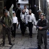 Cảnh sát Israel gác trên một tuyến phố ở khu vực thành cổ của Jerusalem. (Nguồn: AFP/TTXVN)
