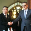 Thứ trưởng Ngoại giao Nga Igor Morgulov (phải) và người đồng cấp Nhật Bản Shinsuke Sugiyama tại cuộc gặp tháng 8/2013. (Nguồn: Kyodo/TTXVN)