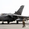 Máy bay chiến đấu Tornado GR4 của Không quân Hoàng gia Anh chuẩn bị cất cánh tại một căn cứ không quân ở Limassol, đảo Síp, tham gia chiến dịch không kích chống IS. (Nguồn: AFP/TTXVN)