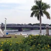Cảnh quan Công viên 3-2 bên cầu Tràng Tiền. (Ảnh: Quốc Việt/TTXVN)