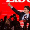 Chủ tịch Đảng LIP Justin Trudeau bên những người ủng hộ sau khi kết quả bầu cử được công bố, tại Montreal ngày 20/10. (Nguồn: AFP/TTXVN)
