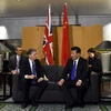 Ngoại trưởng Anh Philip Hammond (thứ hai, trái) và Chủ tịch Trung Quốc Tập Cận Bình (thứ hai, phải) trong cuộc gặp tại London ngày 19/10. (Nguồn: AFP/TTXVN)