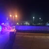 Cảnh sát phong tỏa con đường dẫn đến hiện trường vụ xả súng. (Nguồn: usatoday.com)