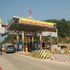 Trạm thu phí trên tuyến Quốc lộ 6, đoạn qua thị trấn huyện Lương Sơn (Hòa Bình). (Ảnh: Nhan Hữu Sinh/TTXVN)