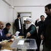 Cử tri Thổ Nhĩ Kỳ bỏ phiếu tại một địa điểm bầu cử ở Istanbul. (Nguồn: AFP/TTXVN)