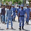Cảnh sát tuần tra trên một đường phố ở Male ngày 24/10. (Nguồn: AFP/TTXVN)