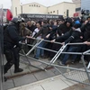 Xung đột giữa lực lượng an ninh Kosovo, với hàng nghìn người biểu tình phản đối một Bộ trưởng Chính phủ Serbia ngày 27/1. (Nguồn: AFP/TTXVN)
