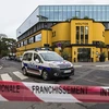 Cảnh sát phong tỏa khu vực khách sạn Molitor nơi đội tuyển bóng đá Đức tập trung. (Nguồn: theguardian.com)