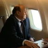 Tổng thống Yemen Abd-Rabbu Mansour Hadi trên máy bay trở về Aden ngày 22/9. (Nguồn: AFP/TTXVN)