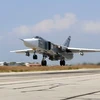 Máy bay chiến đấu Sukhoi Su-24 của Nga cất cánh từ căn cứ không quân Hmeimim ở tỉnh Latakia, Syria trong chiến dịch không kích IS ngày 3/10. (Nguồn: AFP/TTXVN)