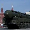 Tên lửa đạn đạo xuyên lục địa Topol của Nga trong cuộc tổng duyệt trên Quảng trường Đỏ. (Nguồn: AFP/TTXVN)