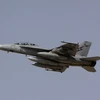 Máy bay chiến đấu F/A-18F rời căn cứ của Australia tại Trung Đông tham gia chiến dịch không kích IS tại Iraq ngày 5/10. (Nguồn: AFP/TTXVN)