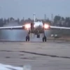 Máy bay chiến đấu Sukhoi Su-24M của Nga hạ cánh xuống sân bay quân sự Hmeymim, gần thành phố Latakia ngày 15/10. (Nguồn: Reuters/TTXVN)