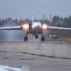 Máy bay Sukhoi Su-24M của Nga hạ cánh xuống sân bay quân sự Hmeymim, gần thành phố Latakia ngày 15/10 vừa qua. (Ảnh: Reuters/TTXVN)