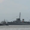 Tàu chiến BRP Rajah Humabon (phải) và tày tuần tra Philippines. (Nguồn: AFP/TTXVN)